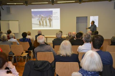 Prof. Dr. Oplatka Gábor előadást tart a statisztika csapdáiról