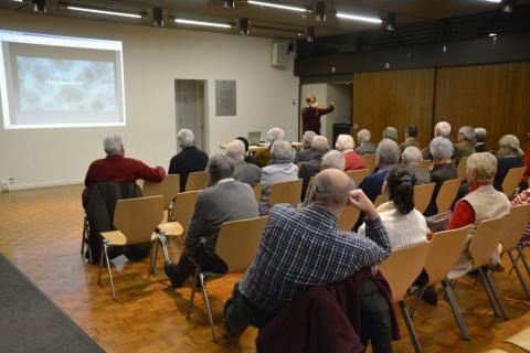 Prof. Dr. Kunszt Zoltán előadást tart a Higgs-bozon felfedezéséről