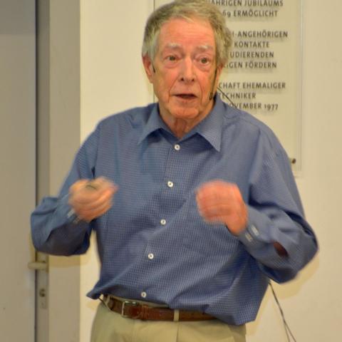 Vezetőségünk tagja, Prof. Oplatka Gábor előadást tart az akadósúrlódásról